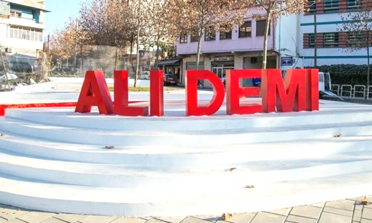 Shtepi ne shitje Apartament ne Tirane, 1+1, Mobilimi Bosh, pa mobiluar, Pagesa 103,000  Euro.