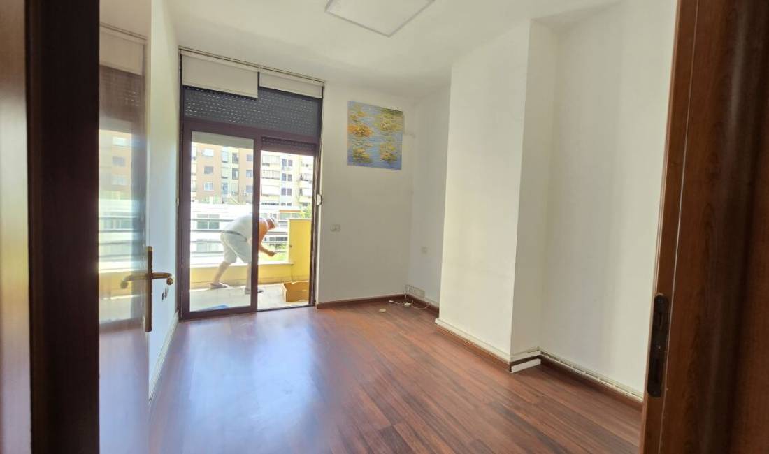 Zyre ambjente me qera tek Panorama