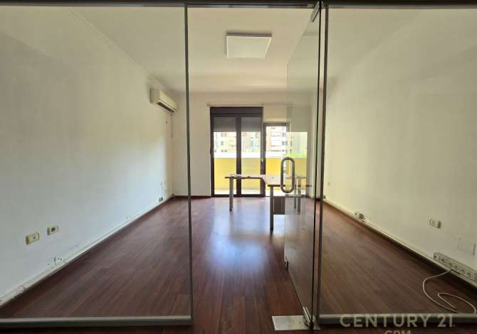 Zyre ambjente me qera tek Panorama