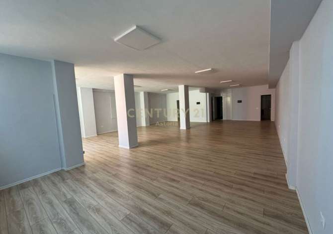 Ambient biznesi me qera 3+1 ne Tirane - 1,300 Euro