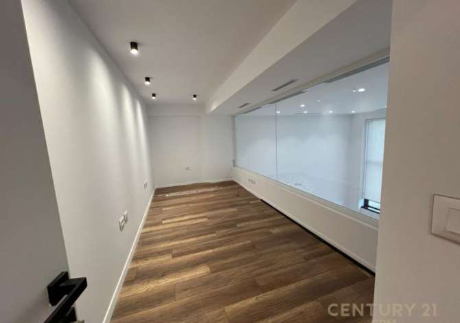 ZYRE PER QIRA TEK TIRANA GOLDEN PARK PERBALL AMERIKAN 3.