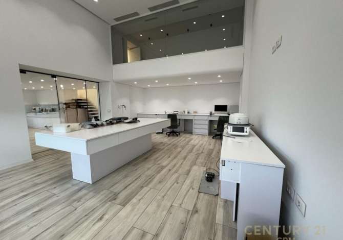 ZYRE PER QIRA TEK TIRANA GOLDEN PARK PERBALL AMERIKAN 3.