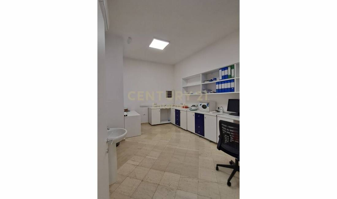 Ambjent biznesi per qira ne Bllok