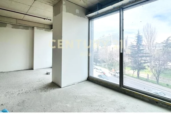 Ambient biznesi me qera 3+1 ne Tirane - 3,500 Euro