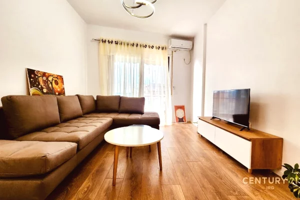 Apartament 2+1 me qera tek Pazari i Ri