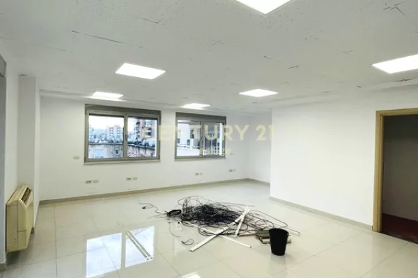 Zyre me qera prane Librit Universitar