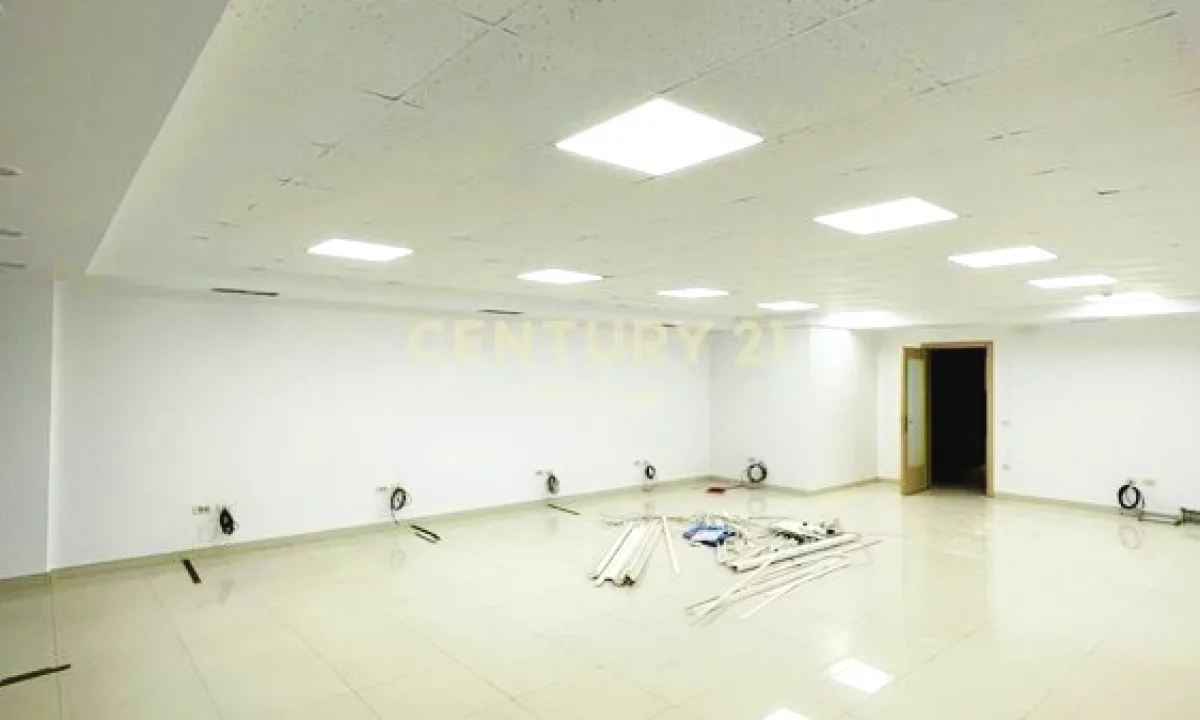 AMBIENT ZYRE ME QIRA TEK LIBRI UNIVERSITAR