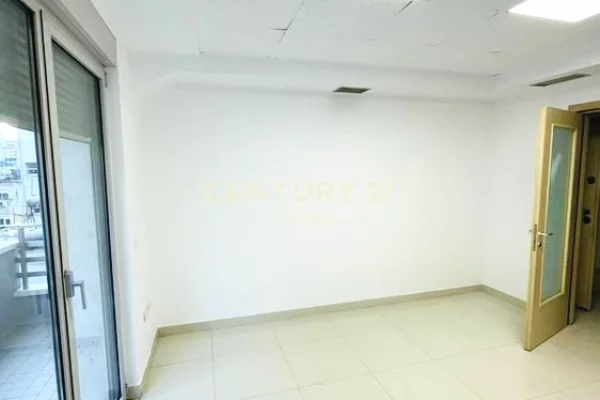 AMBIENT ZYRE ME QIRA TEK LIBRI UNIVERSITAR