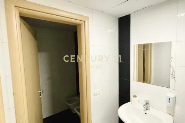 AMBIENT ZYRE ME QIRA TEK LIBRI UNIVERSITAR