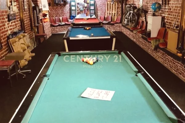 Ambiente Commerciale in Vendita 1+1 a Tirana - 300,000 Euro