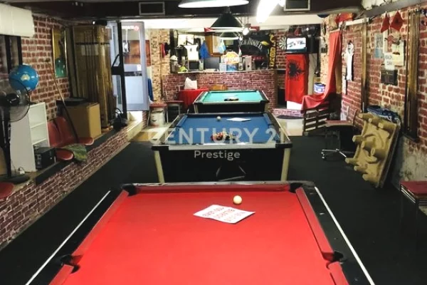 Ambiente Commerciale in Vendita 1+1 a Tirana - 300,000 Euro