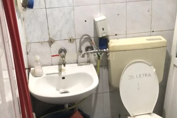 Ambiente Commerciale in Vendita 1+1 a Tirana - 300,000 Euro