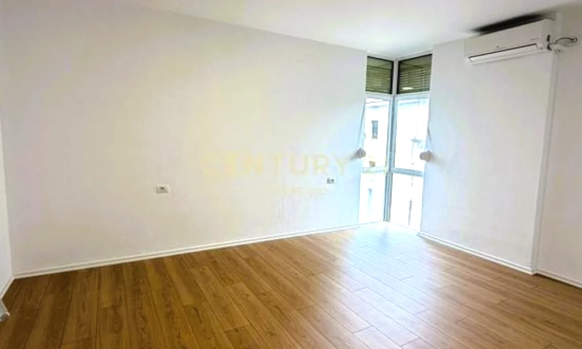 APARTAMENT 3+1+2 ME QIRA PER ZYRA TEK ISH-EKSPOZITA, TIRANE!