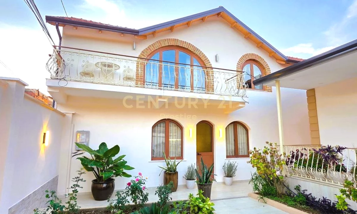 Villa di lusso in affitto a Tirana 2+1, Arredato