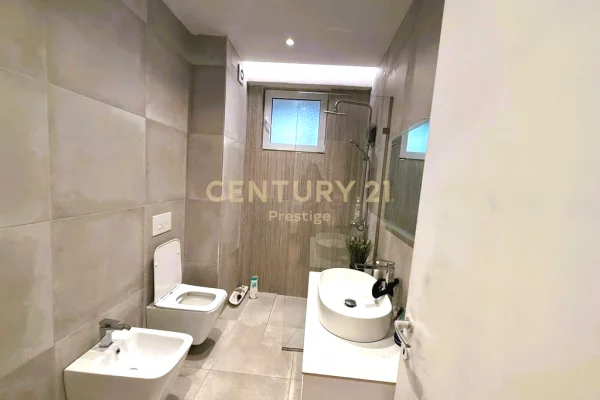 Appartamento in vendita a Tirana 2+1, Arredato