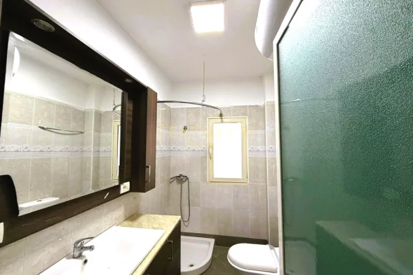 Appartamento in vendita a Tirana 1+1, Arredato