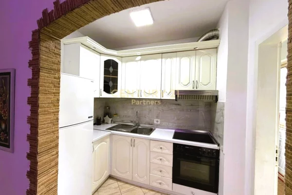 Appartamento in vendita a Tirana 1+1, Arredato