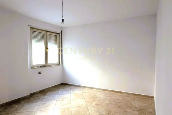Ambient biznesi me qera 3+1 ne Tirane - 1,500 Euro