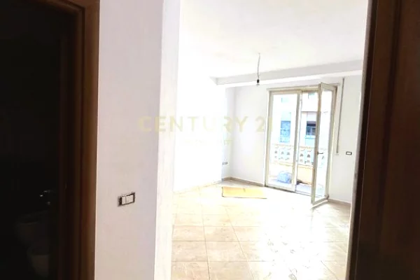 Ambient biznesi me qera 3+1 ne Tirane - 1,500 Euro
