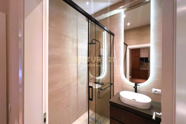 Appartamento in vendita a Tirana 1+1, Arredato