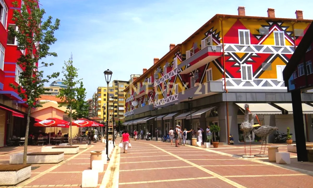 Shitet ambient komercial – Pazari i Ri