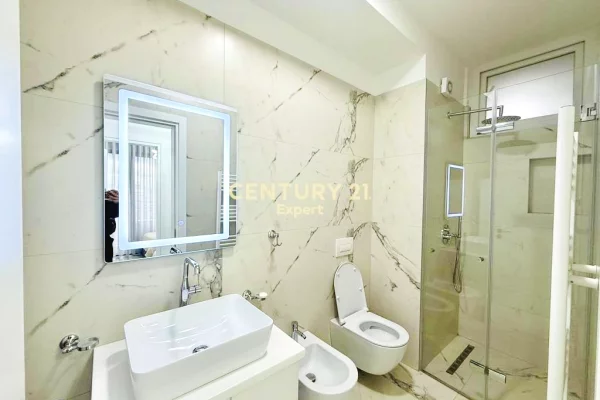 Shtepi me qera Apartament ne Tirane, 2+1, Mobilimi E mobiluar, Pagesa 80,000  Leke.