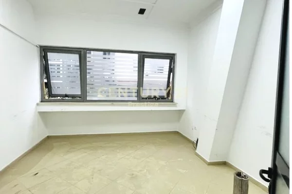 Ambient biznesi me qera 3+1 ne Tirane - 2,000 Euro