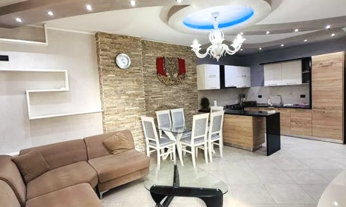 Appartamento in affitto a Tirana 2+1, Arredato