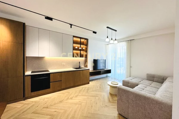 Appartamento in affitto a Tirana 2+1, Arredato