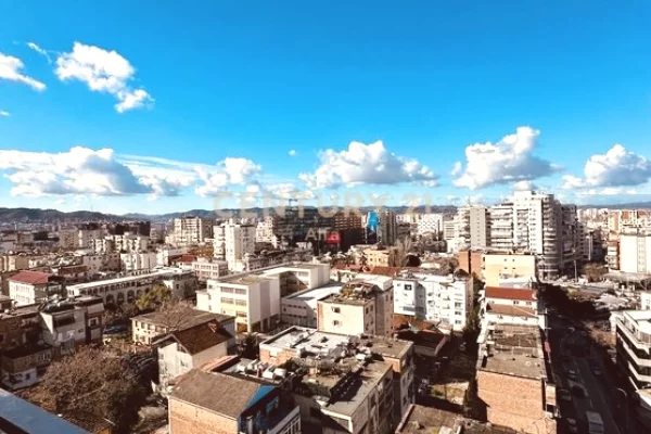 Appartamento in affitto a Tirana 2+1, Arredato