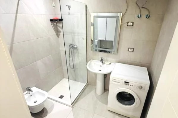 Shtepi ne shitje Apartament ne Tirane, 2+1, Mobilimi E mobiluar, Pagesa 167,000  Euro.