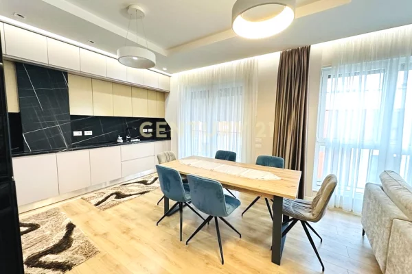 Appartamento in affitto a Tirana 3+1, Arredato