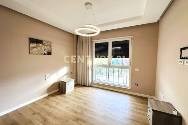 Appartamento in affitto a Tirana 3+1, Arredato