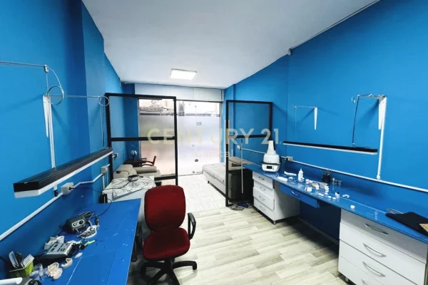 Ambient Komercial për Shitje në Laprakë, Tiranë