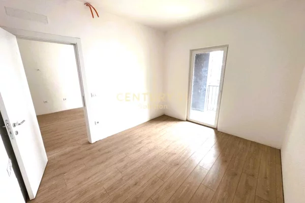 Shtepi ne shitje Apartament ne Tirane, 1+1, Mobilimi E mobiluar, Pagesa 105,000  Euro.