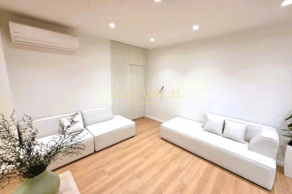 Ambient biznesi me qera 3+1 ne Tirane - 1,500 Euro