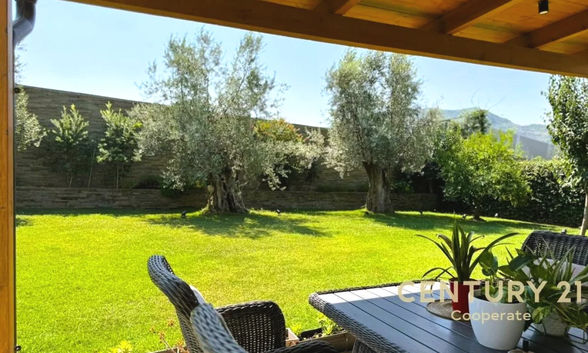 Villa di lusso in affitto a Tirana 6+1, Arredato