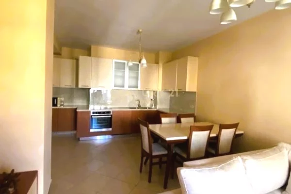 Appartamento in affitto a Tirana 2+1, Arredato