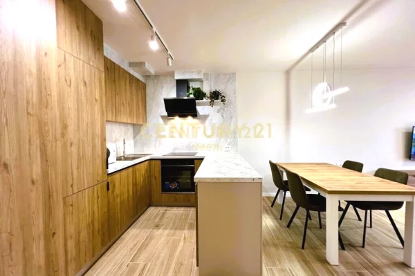 Appartamento in affitto a Tirana 2+1, Arredato