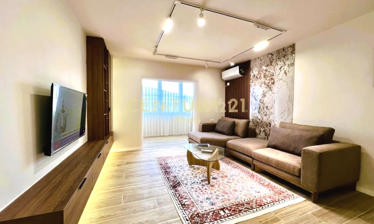 Appartamento in affitto a Tirana 2+1, Arredato