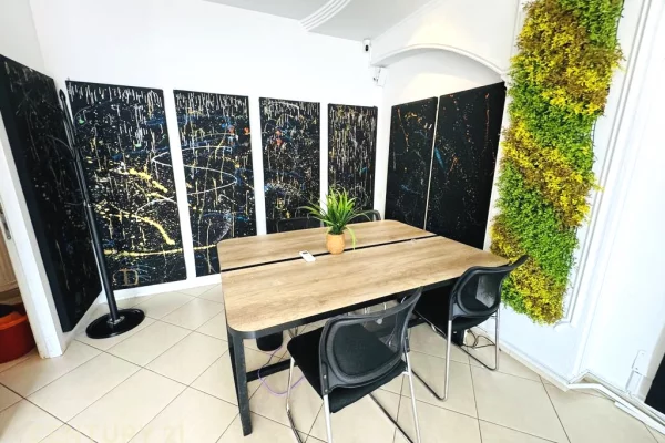 ambiente për zyra në Rrugën e Barrikadave