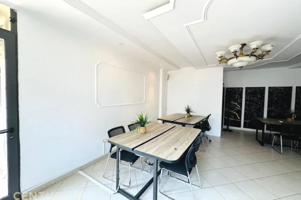 ambiente per zyra ne Rrugen e Barrikadave