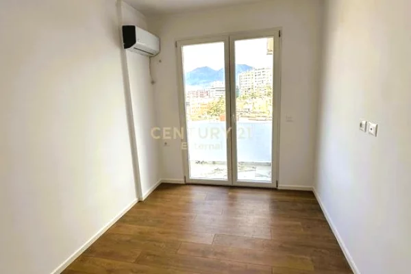 Shtepi ne shitje Apartament ne Tirane, 2+1, Mobilimi Bosh, pa mobiluar, Pagesa 218,000  Euro.