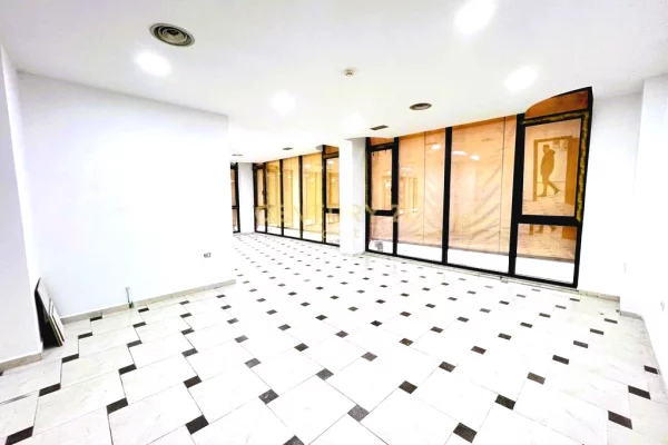 Ambjent biznesi me qera me dy poste parkimi ne Myslym Shyr