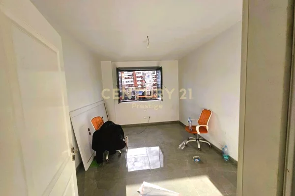 Ambient biznesi me qera 3+1 ne Tirane - 750 Euro