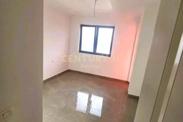 Ambient biznesi me qera 3+1 ne Tirane - 750 Euro