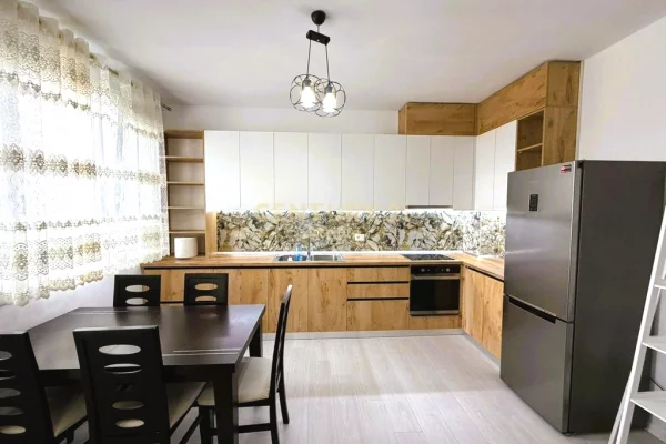 Appartamento in affitto a Tirana 2+1, Arredato