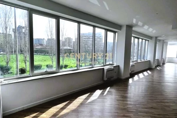 Ambient Per Qira Tek Stadiumi Dinamo