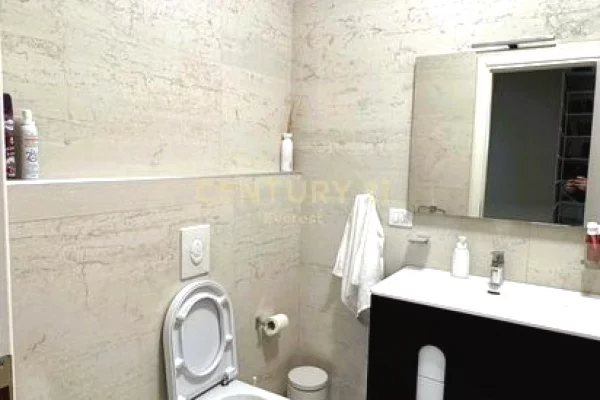 Shtepi ne shitje Apartament ne Tirane, 2+1, Mobilimi E mobiluar, Pagesa 260,000  Euro.