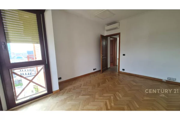 Ambient biznesi me qera 3+1 ne Tirane - 2,200 Euro